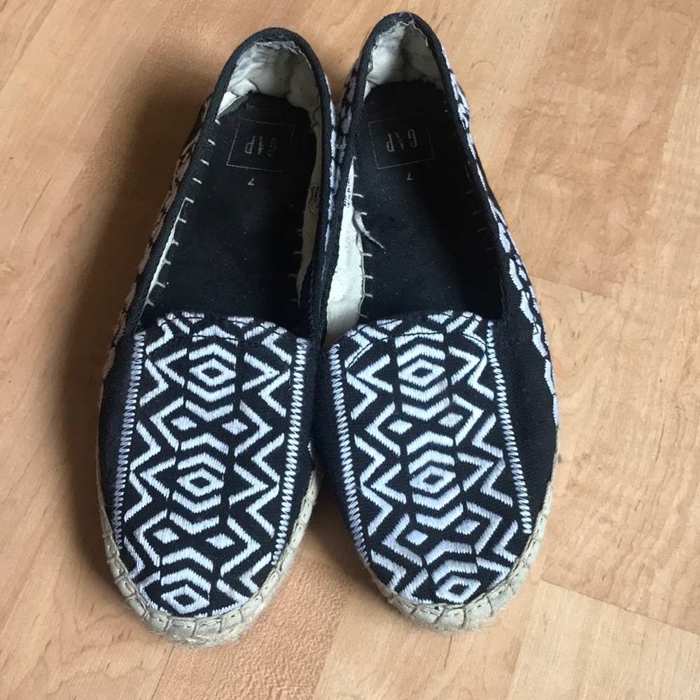 SUPER CUTE gap size 7 espadrilles